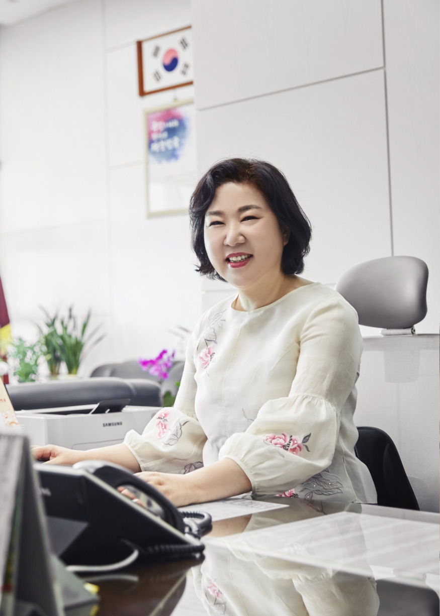 사진01-집무모습.jpg