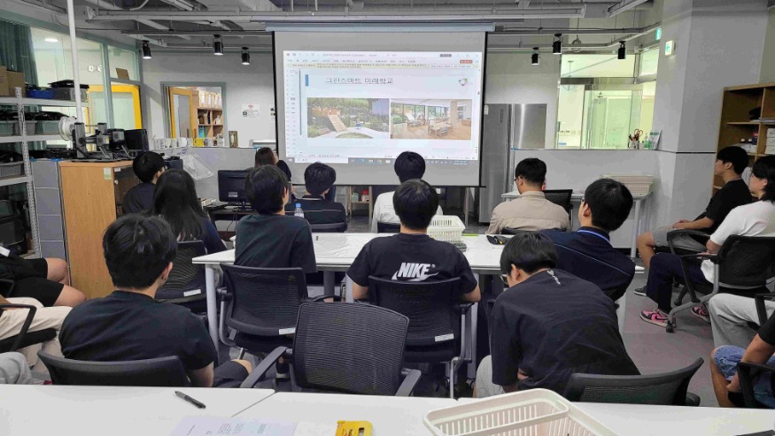 [포맷변환]3. 인천광역시교육청, 미래학교 공간혁신 학생진로프로그램 개강식 개최.jpg