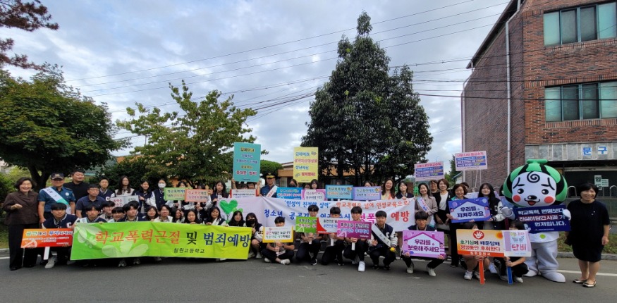 1-(9.25.)함안교육지원청_학교폭력예방·교통안전합동캠페인실시1.jpg