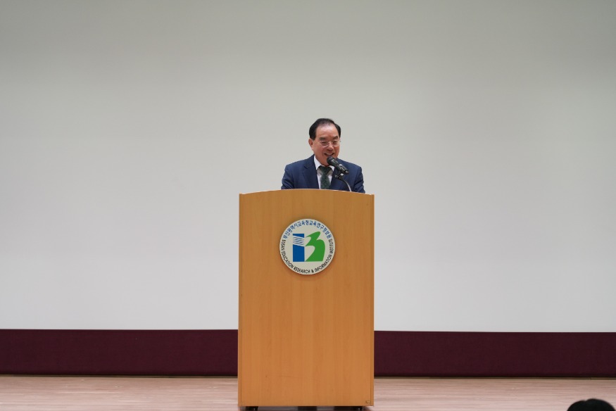 20241011 하윤수 교육감 11일 교육공동체 디지털 교육 콘퍼런스 격려(사진설명)_붙임1.jpg
