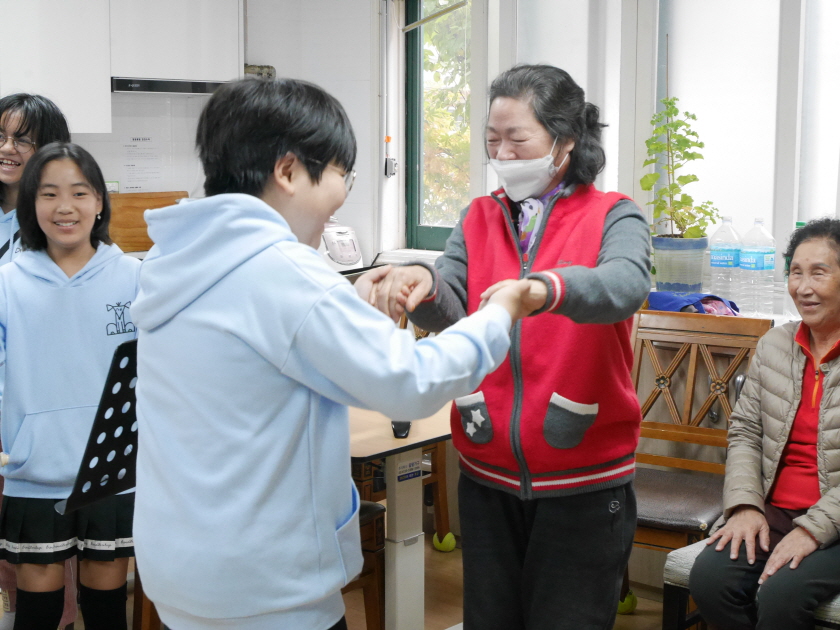 개똥이네 봉사활동(진흥초)6.jpg