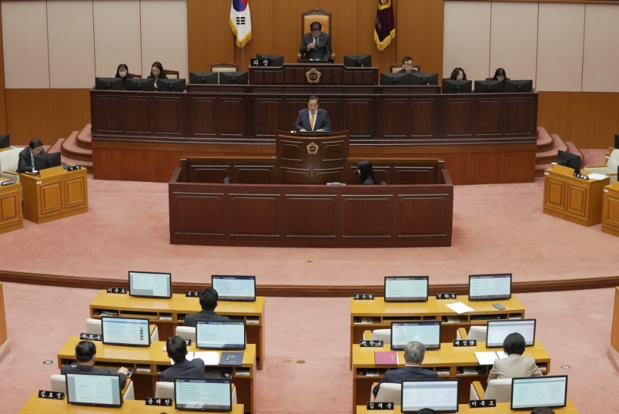 20241122 하윤수 교육감 22일 시의회 정례회 2차 본회의 참석(사진설명)_붙임2.jpg