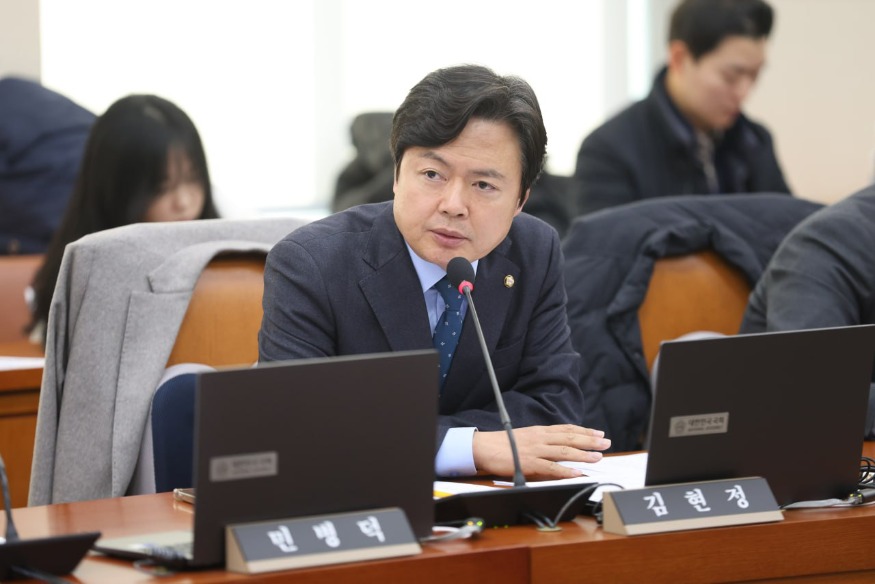 일괄편집_김현정 국회의원 사진_20241218_정무위 전체회의.jpg
