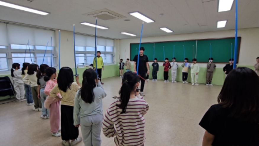 20250404 부산해운대교육지원청, 희망교육지구 학교 스포츠 활동 지원_붙임(펜싱 교육).jpg