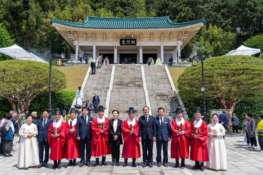 20250526 김석준 교육감, 초헌관 맡아 제433주년 충렬사 제향 봉행(사진설명)_붙임4.JPG
