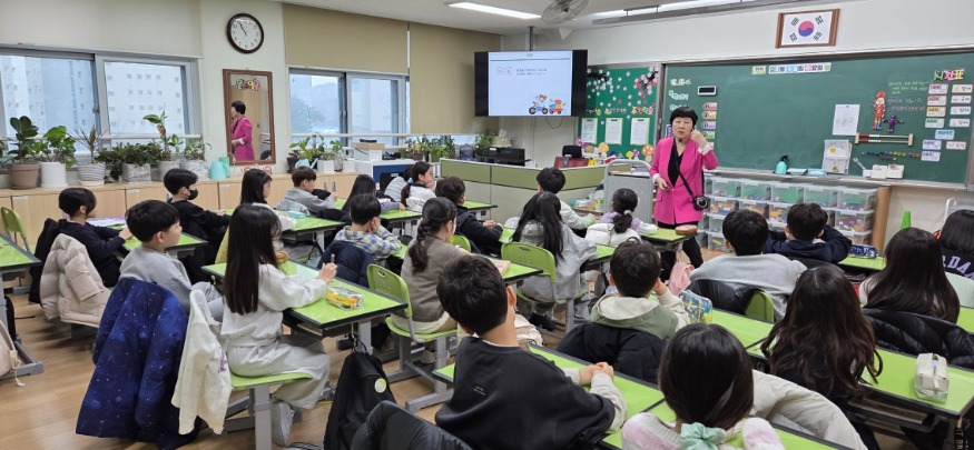 [크기변환]3학년 경제금융교육 활동 사진 (2026.3.18 (1) (1).jpg