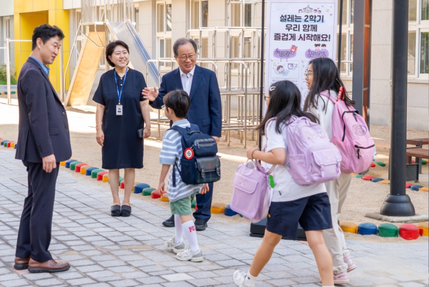 20260901 김석준 교육감 1일 초등학교 개학일 맞아 온샘초 등굣길 통학로 점검_붙임3.jpg