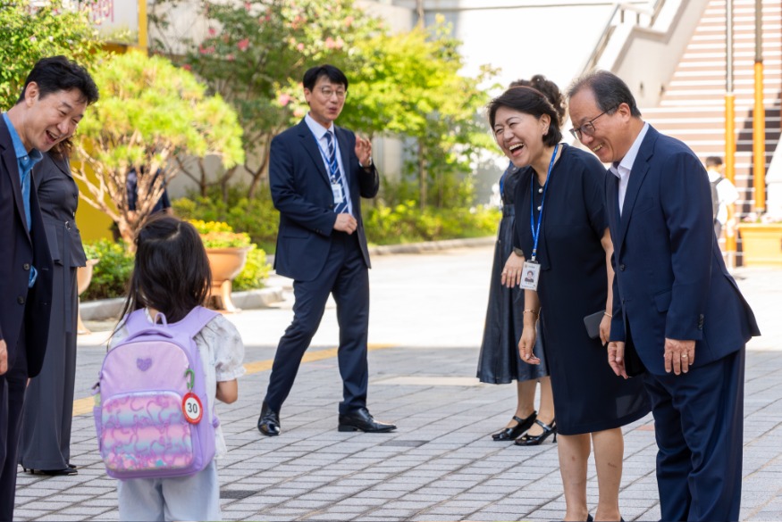 20260901 김석준 교육감 1일 초등학교 개학일 맞아 온샘초 등굣길 통학로 점검_붙임2.jpg