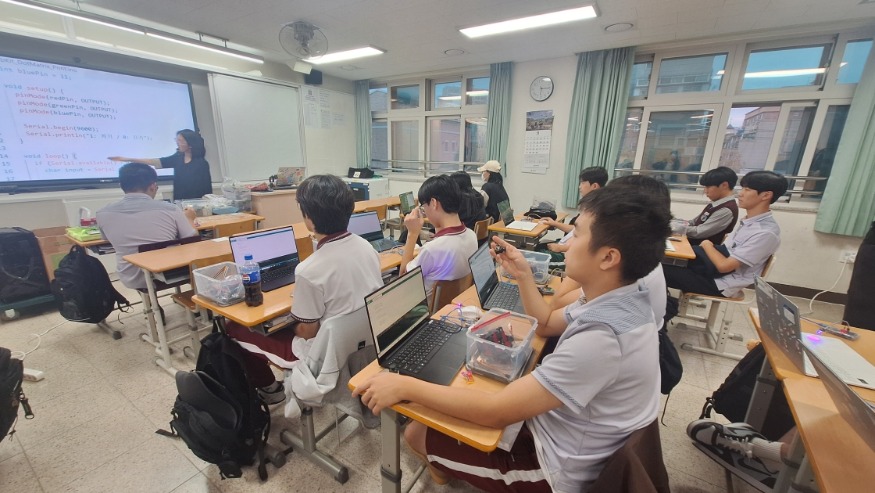 [크기변환]부평고_지역나눔AI특강 (7).jpg
